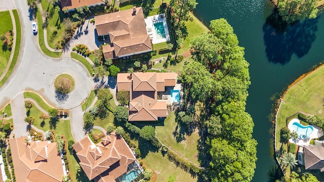 bird's eye view with a water view