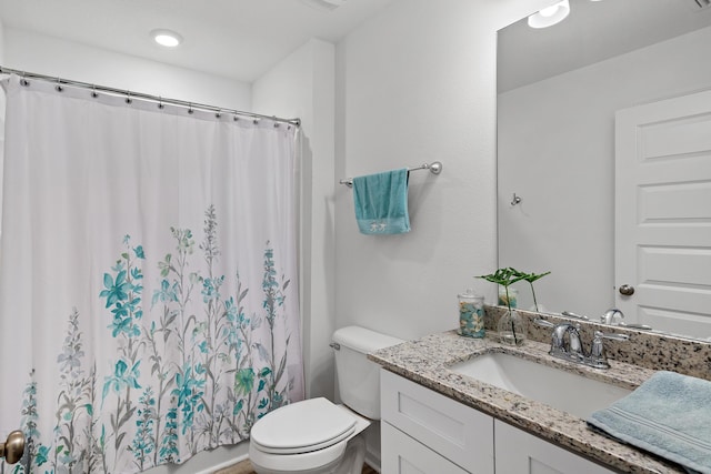 bathroom with a shower with curtain, vanity, and toilet