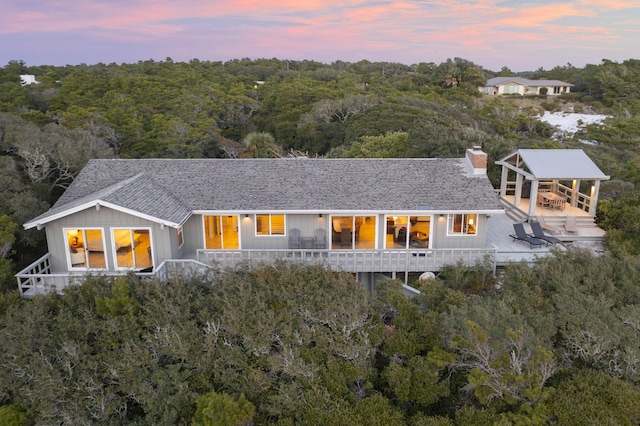 view of back house at dusk