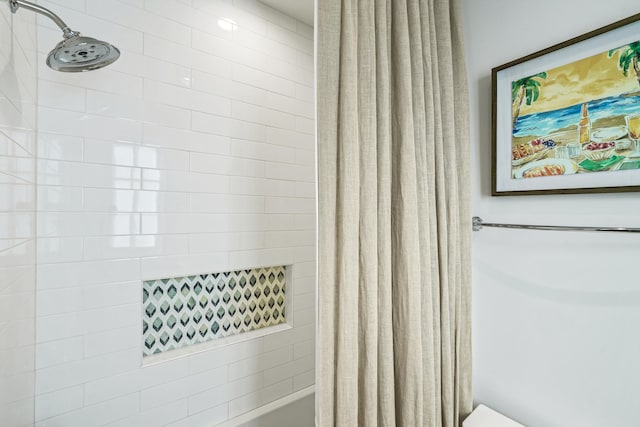 full bathroom featuring shower / bath combo with shower curtain