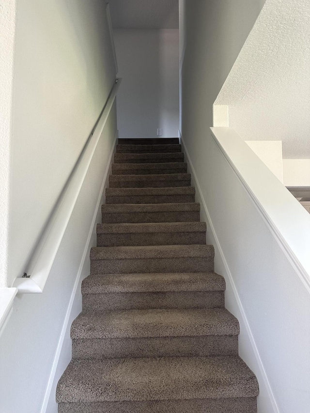 169 Ridgeway Cir, Crestview, FL 32536 - view of staircase