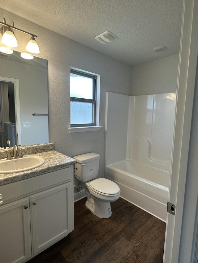 169 Ridgeway Cir, Crestview, FL 32536 - full bath featuring wood finished floors, vanity, a textured ceiling, and washtub / shower combination