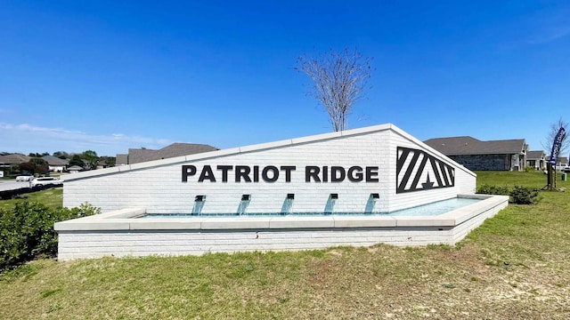 community sign with a lawn