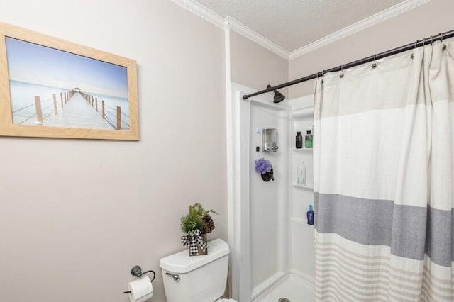 bathroom featuring a textured ceiling, toilet, walk in shower, and crown molding