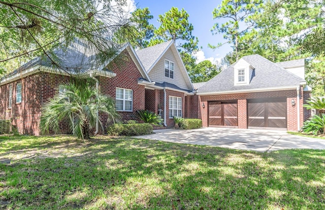 view of front of property featuring a front yard and a garage