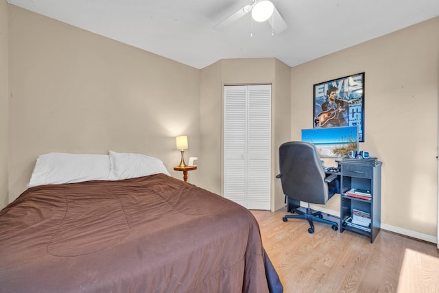 bedroom with wood-type flooring, ceiling fan, and a closet