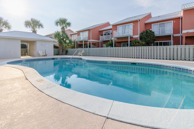 view of swimming pool