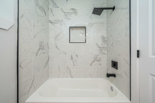 bathroom featuring tiled shower / bath combo