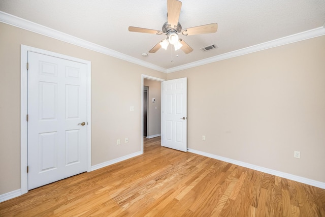 unfurnished bedroom with ceiling fan, crown molding, a textured ceiling, and light wood-type flooring