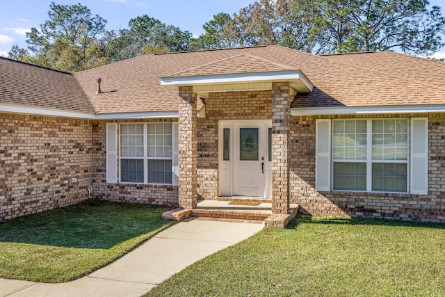 view of front of house featuring a front lawn