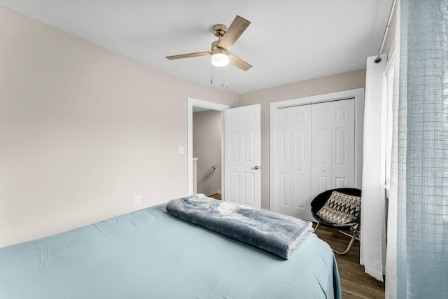 bedroom featuring a closet, dark hardwood / wood-style floors, and ceiling fan