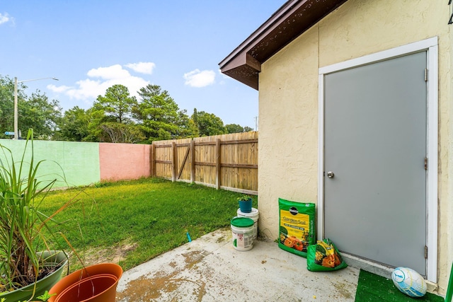 view of yard with a patio area