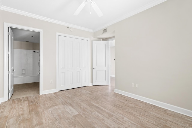 unfurnished bedroom featuring ceiling fan, a closet, crown molding, and light hardwood / wood-style flooring