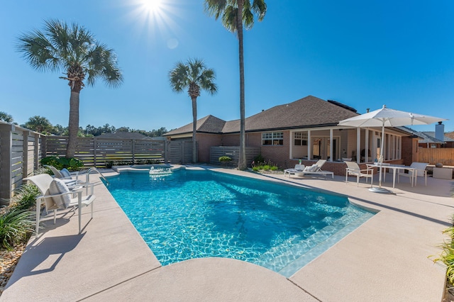 view of swimming pool featuring an in ground hot tub, area for grilling, and a patio area