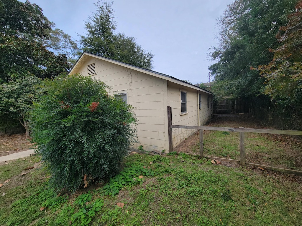 174 N 10th St, Defuniak Springs, FL 32433 - view of home's exterior