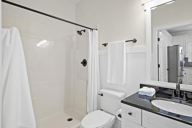 bathroom with vanity, a shower with shower curtain, and toilet