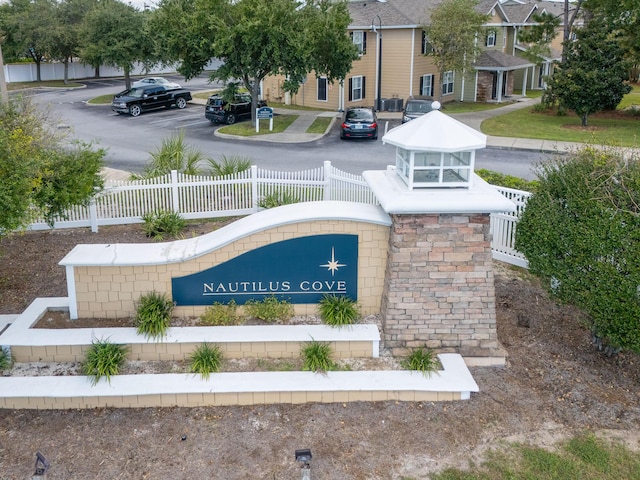 view of community / neighborhood sign