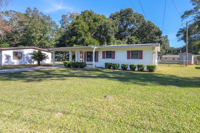 view of front of property featuring a porch and a front lawn