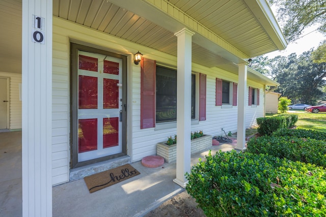 doorway to property with covered porch