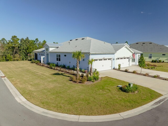 view of front of house featuring a front yard and a garage