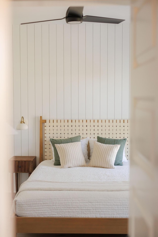 bedroom with a ceiling fan