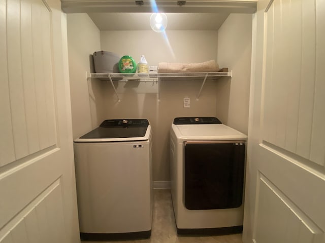 washroom featuring washer and clothes dryer