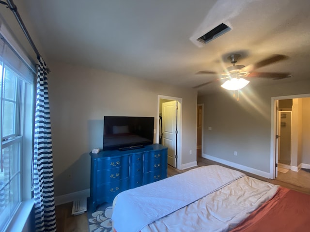 bedroom with ceiling fan