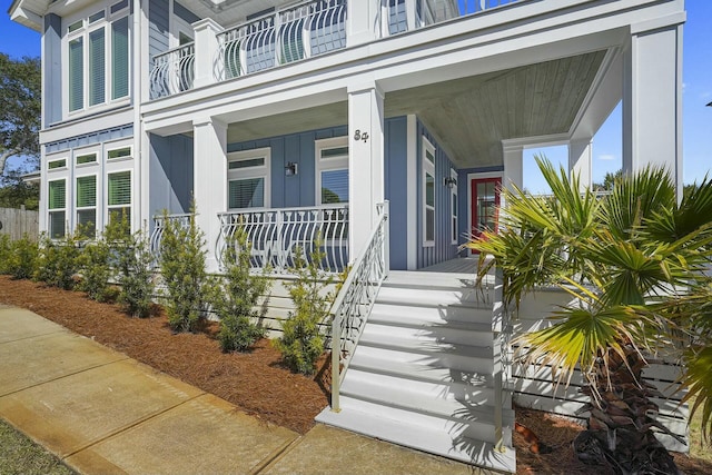 property entrance featuring a porch