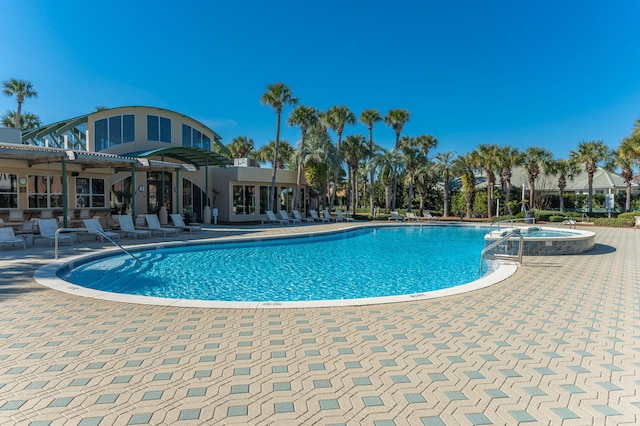 view of swimming pool featuring a patio area and a jacuzzi