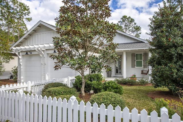 view of front facade with a garage