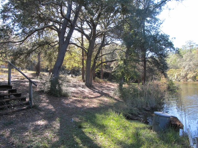 view of yard featuring a water view