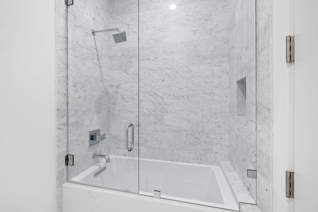 bathroom with enclosed tub / shower combo