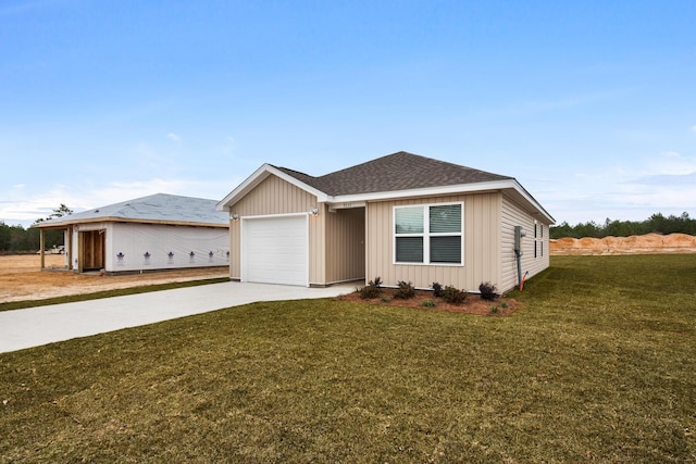 view of front facade featuring a front yard and a garage