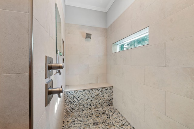 bathroom featuring tiled shower