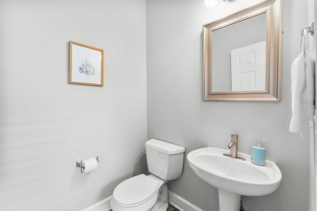 bathroom featuring toilet and sink