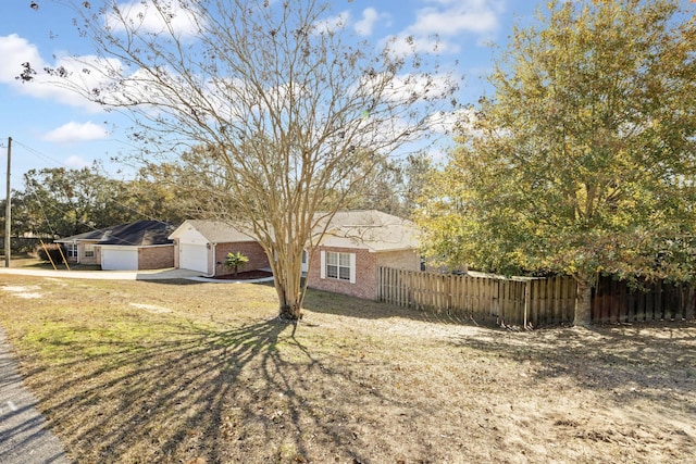 view of front of property featuring a front yard and a garage