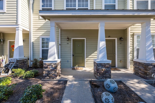 entrance to property featuring covered porch