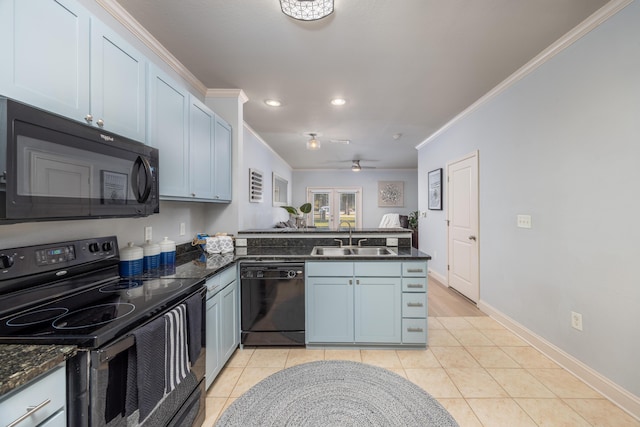 kitchen featuring ceiling fan, sink, kitchen peninsula, crown molding, and black appliances