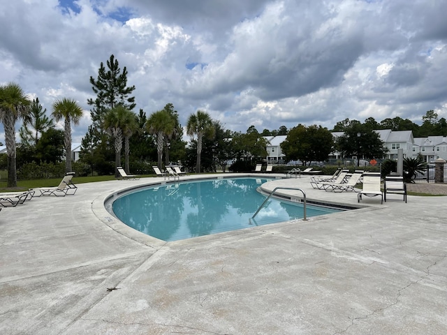 view of swimming pool featuring a patio