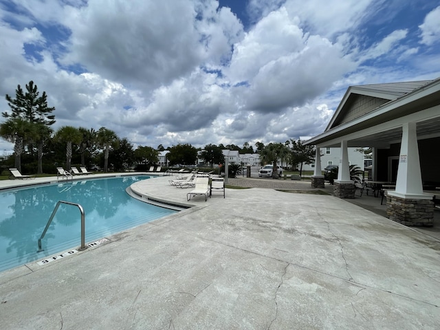 view of swimming pool featuring a patio