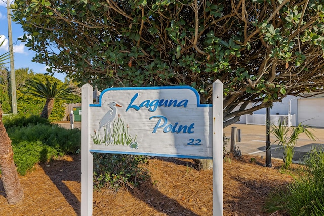 view of community / neighborhood sign