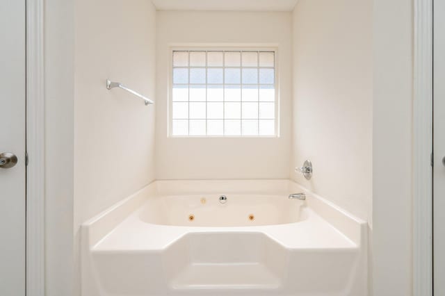 bathroom featuring a bathtub