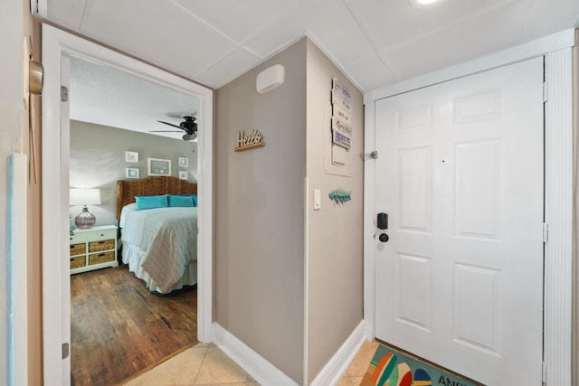 entrance foyer featuring light wood-type flooring and ceiling fan