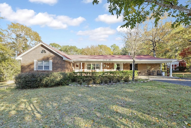 single story home featuring a carport and a front lawn