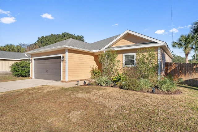 ranch-style house featuring a front yard