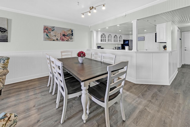 dining area featuring light hardwood / wood-style floors and ornamental molding