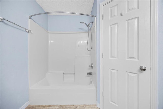 439 Northview Ln, Crestview, FL 32536 - full bath featuring baseboards and shower / washtub combination