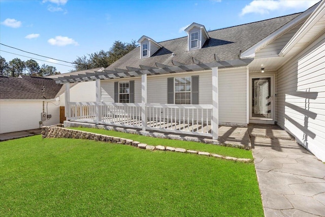 439 Northview Ln, Crestview, FL 32536 - new england style home featuring roof with shingles, a pergola, and a front yard