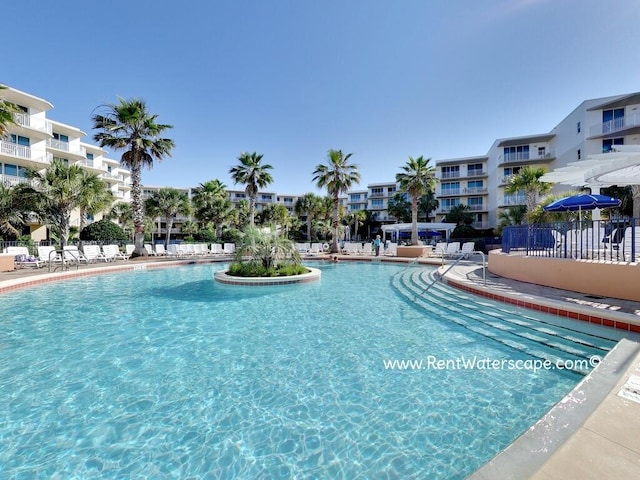 view of swimming pool