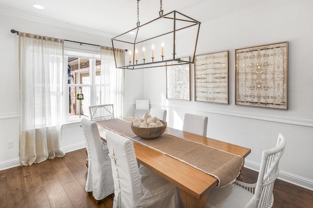 dining space featuring ornamental molding, dark hardwood / wood-style floors, and a notable chandelier